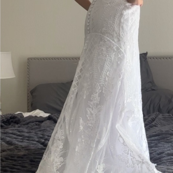 Bridal wedding dress never worn. Found something else I wanted. Color is white - Picture 3 of 7